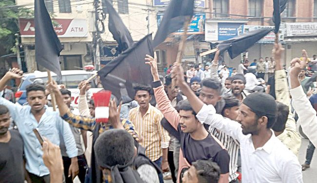 شان رسالتؐ میں گستاخی کیخلاف حیدرآباد میں لگاتار احتجاج