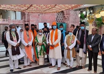 شیخ حسینہ کی حضرت نظام الدین اولیاء کی درگاہ پرحاضری