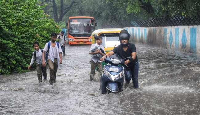 دہلی میں لگاتار بارش سے نظام زندگی مفلوج