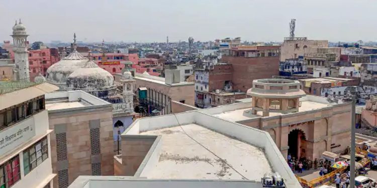 گیان واپی مسجد سے متعلق کاربن ڈیٹنگ کے مطالبہ والی عرضی پر فیصلہ محفوظ