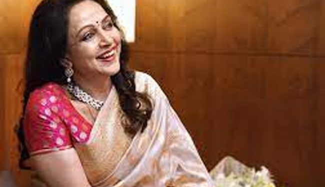 متھرا سے کنگنا کے الیکشن لڑنے کی قیاس آرائی پر ہیما مالنی کاردعمل