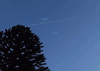 آسمان میں نظر آئی پر اسرار روشنی۔۔۔