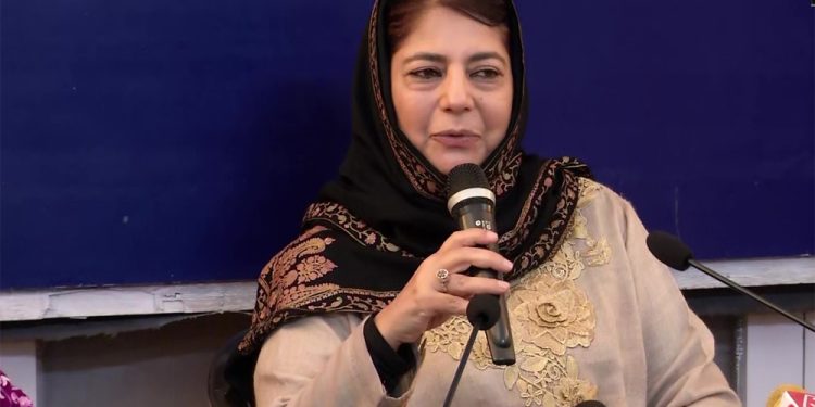کشمیر حکومت  قبائیلوں  کی نقل و حمل میں مداخلت کر رہی ہے:محبوبہ