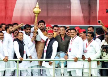 ملک کے  آئینی اداروں کا وجود خطرے میں ہے:اکھلیش