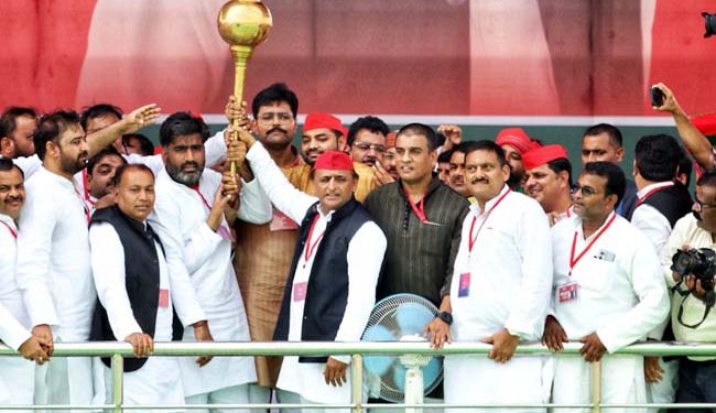 ملک کے  آئینی اداروں کا وجود خطرے میں ہے:اکھلیش