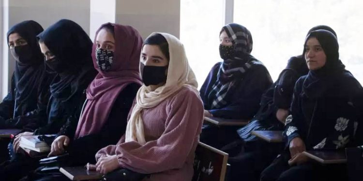 افغان یونیورسٹیوں میں خواتین کے لیے کئی پابندیاں