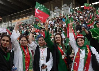 پاکستان میں عمران خان کا جادوبرقرار