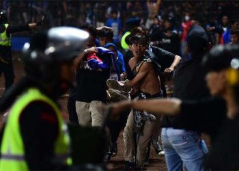 انڈونیشیاء میں فٹ میچ کے دوران تشدد، 174 اموات