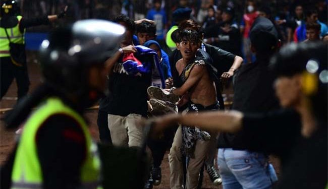 انڈونیشیاء میں فٹ میچ کے دوران تشدد، 174 اموات