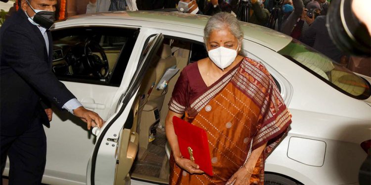 موجودہ مالی سال میں ملک کی ترقی کی شرح 7 فیصد رہ سکتی ہے: سیتا رمن