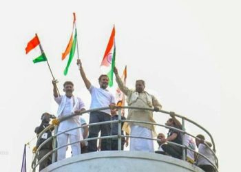 راہل پانی کے ٹینک پر چڑھ کر ترنگا لہرایا