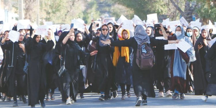 طالبان نے ہرات میں خواتین کے   پرامن احتجاج کو کچل دیا