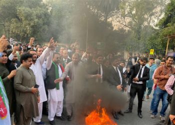 عمران خان پر حملہ کے خلاف پی ٹی آئی کا ملک بھر میں احتجاج