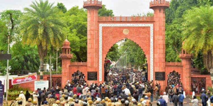 علی گڑھ مسلم یونیورسٹی کیمپس میں فائرنگ،ایک شخص گرفتار