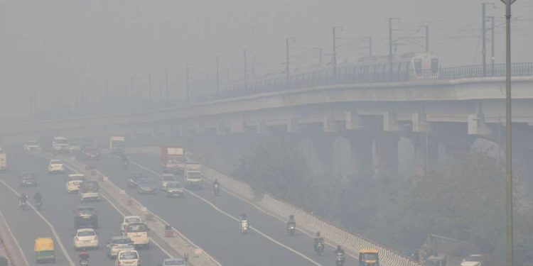 دہلی میں فضائی آلودگی خطرناک سطح پر