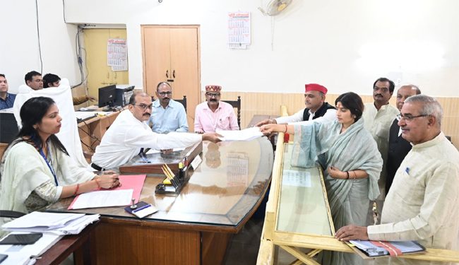 مین پوری کے ضمنی الیکشن کیلئےڈمپل یادو نے پرچہ نامزدگی داخل کیا