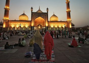 جامع مسجد میں ’تنہا لڑکی‘ کے داخلہ پر اب پابندی نہیں