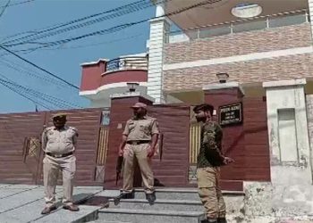 کشمیر میں 12 مقامات پر پولیس کے چھاپے