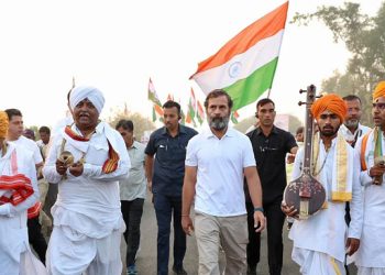 بھارت جوڑو یاتراکے کارکن نے کشتی میں زور آزمائی کی