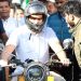 راہل نے یاترا کے دوران موٹر سائیکل چلائی