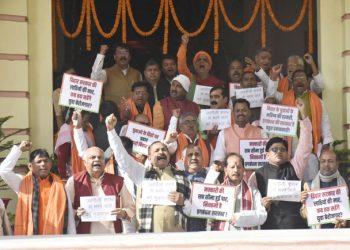 زہریلی شراب کے ایشوپر بہاراسمبلی میں ہنگامہ