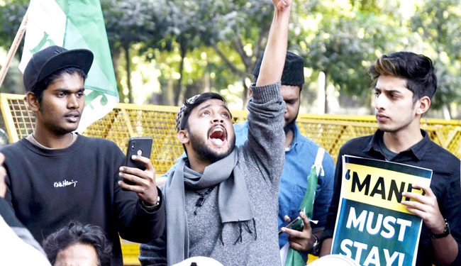 مولانا آزاد نیشنل پری میٹرک اسکالر شپ کی بحالی کیلئےجنتر منتر پر احتجاج