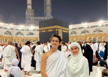 اداکارہ جنت زبیرنے عمرہ کی سعادت حاصل کی