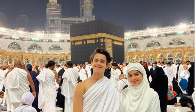 اداکارہ جنت زبیرنے عمرہ کی سعادت حاصل کی