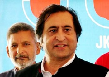 آج کے ڈیجیٹل دور میں بھی پنشنرز کو قطاروں میں کھڑا کرانا باعث شرم: سجاد غنی لون