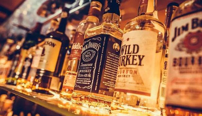 شراب کی دکان کھولنے کے خلاف سری نگر میں احتجاج