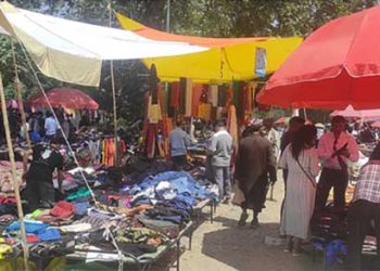 کشمیر کے روایتی سنڈے مارکیٹ میں لوگوں کا اژدھام