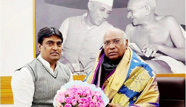 تلنگانہ کے کانگریس لیڈرسید عظمت اللہ حسینی کی ملکارجن کھرگے سے ملاقات