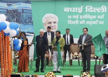 وزیراعلیٰ دہلی نے ڈی ٹی سی کی 50 نئی لو فلورالیکٹرک بسوں کو ہری جھنڈی دکھائی