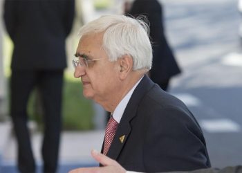 خورشید کے خلاف کارروائی پرسپریم کورٹ کی روک