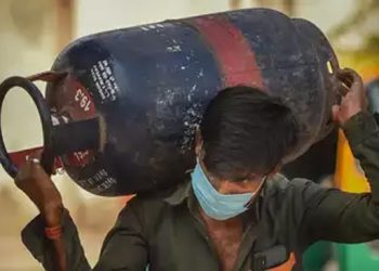 کمرشیل گیس سلنڈرکی قیمت میں 25 روپے کااضافہ