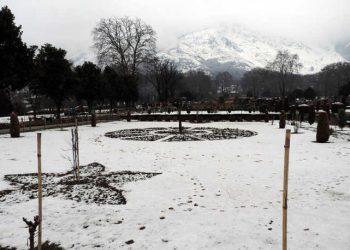 کشمیرمیں برف وباراں کا دور جاری