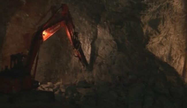 جوشی مٹھ میں پابندی کے باوجود کاٹے جا رہے ہیں پہاڑ