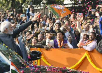 مودی کا دہلی میں پونے ایک کلو میٹرلمبا روڈ شو