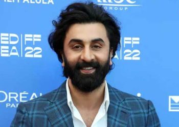 ۔۔۔ جب رنبیر کپور نے سیلفی لینے کے بعد مداح کا موبائل پھینک دیا