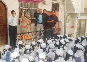 امریکی ماہر نفسیات نے مریم مرزا کی محلہ لائبریری کا دورہ کیا