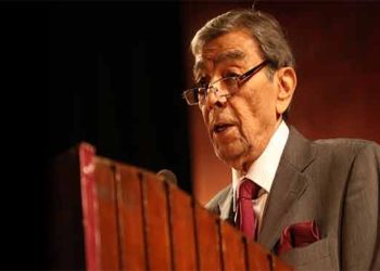 پاکستانی فنکار ضیاء محی الدین کراچی میں سپردِ لحد