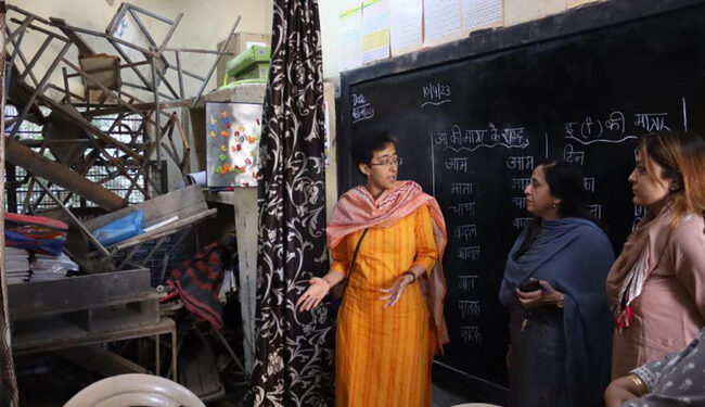 وزیر تعلیم آتشی اور میئر شیلی اوبرائے نے وزیرآباد کے ایم سی ڈی اسکول کا اچانک دورہ کیا