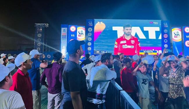 علی گڑھ اور وارانسی میں بنے گا آئی پی ایل فین پارک