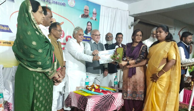 چھتیس گڑھ اُردو اکادمی کےجانب سے درگ میں مشاعرہ و مقالہ خوانی کا انعقاد