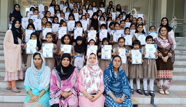 نواز گرلز پبلک اسکول دیوبند کے ذریعہ ننھے روزہ داروں کی عزت افزائی
