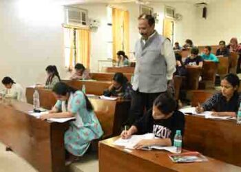 علی گڑھ مسلم یونیورسٹی کے مختلف کورسوں کے داخلہ امتحانات