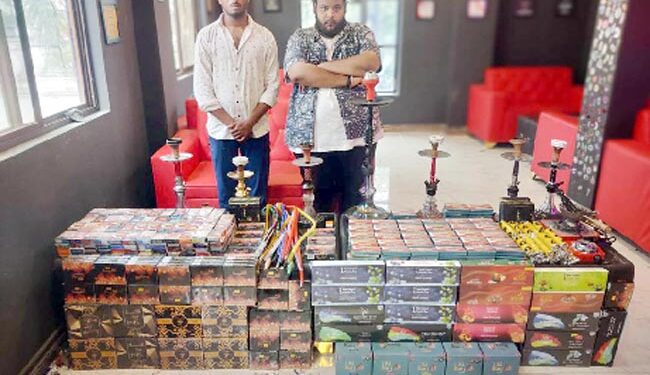 غیر قانونی حقہ سنٹر بے نقاب ، 2 افراد گرفتار