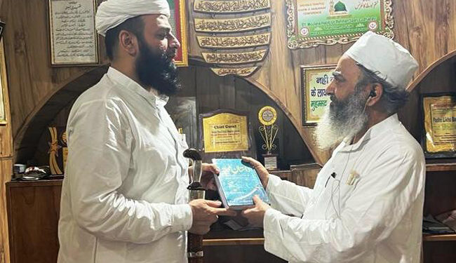 مولانا حبیب الرحمن ثانی لدھیانوی ؒ کی سوانح حیات پر شائع کی گئی کتاب کی پیشکش