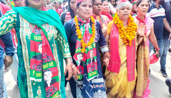 انتخابی مہم کے آخری دن ایس پی کی میئر امیدوار وندنا مشرا نے طاقت جھونکی