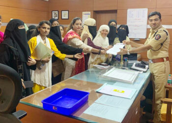 این جی اوز کی خواتین پر مشتمل وفد کی ڈی سی پی ممبئی سے ملاقات